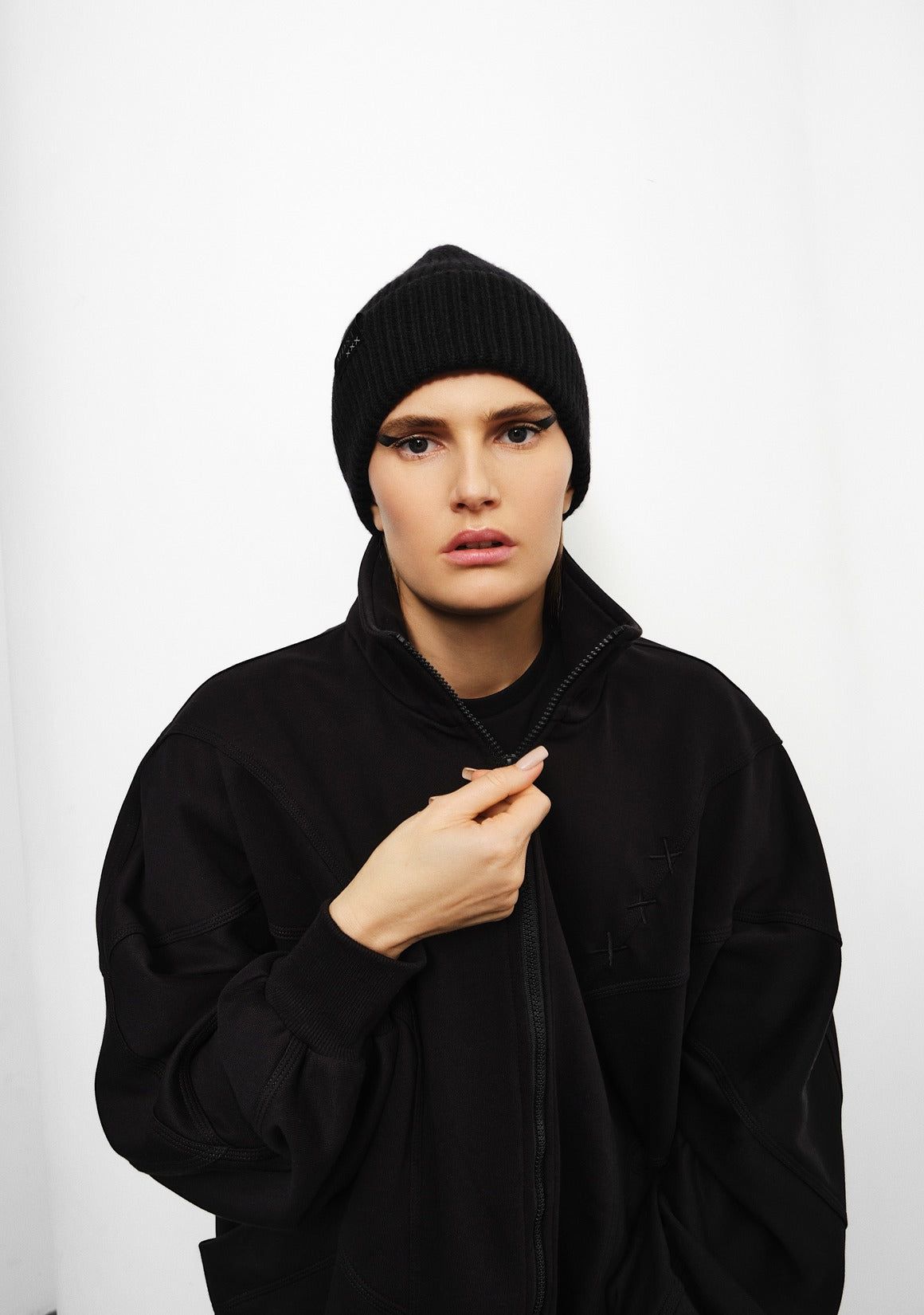 WARM TRAVEL HAT BLACK